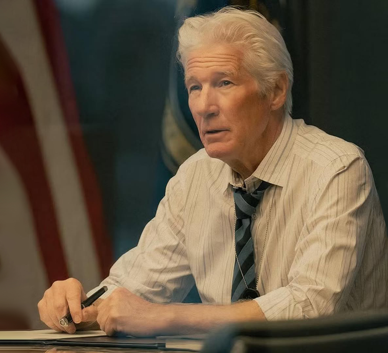 Внимание к деталям: главный аксессуар Ричарда Гира в сериале «Агентство»