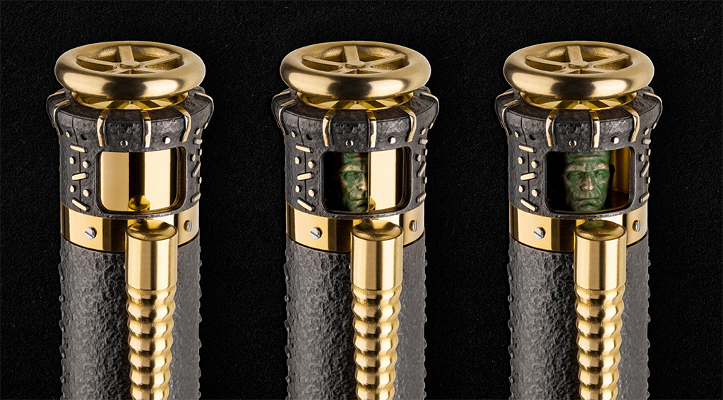 Используя миниатюрный штурвал, можно приоткрыть камеру и встретиться с монстром